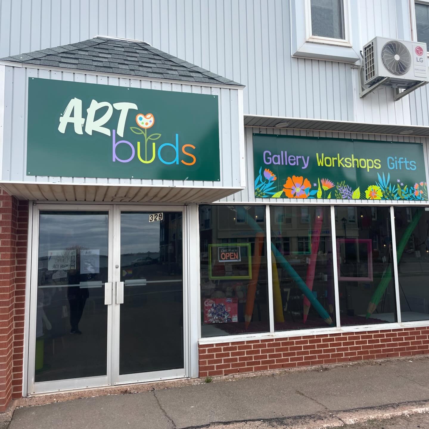 Art Buds: Gallery, Workshops, Gifts