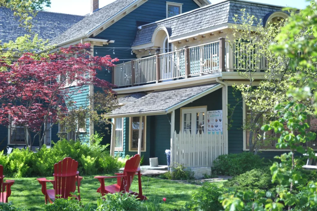 Holman’s Heritage Suites